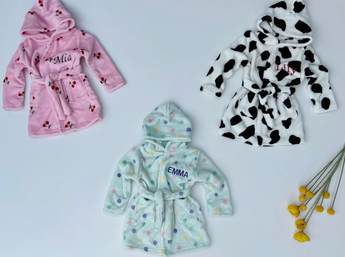 Kuki kids: Personalised embroidered baby robe